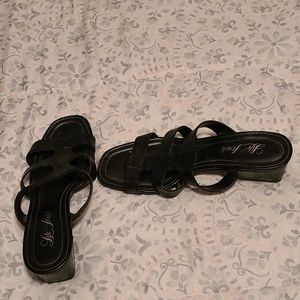 Black heel saddles ❤